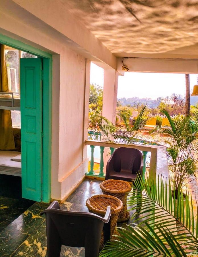 The Turquoiise House Hotel Morjim Exterior foto